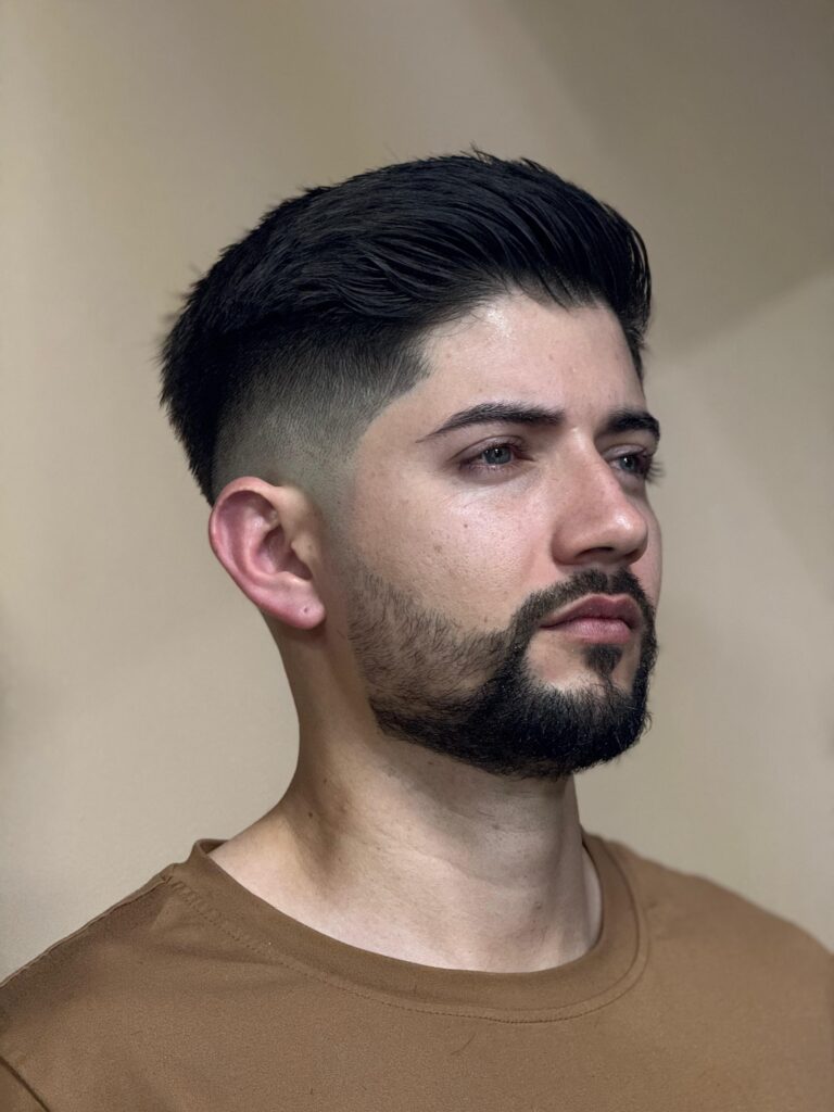 Gran estilo de corte y barba