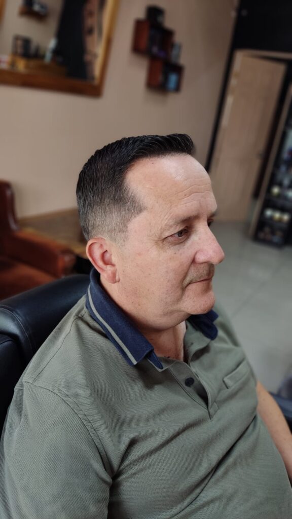 Corte de clásico para hombres maduros