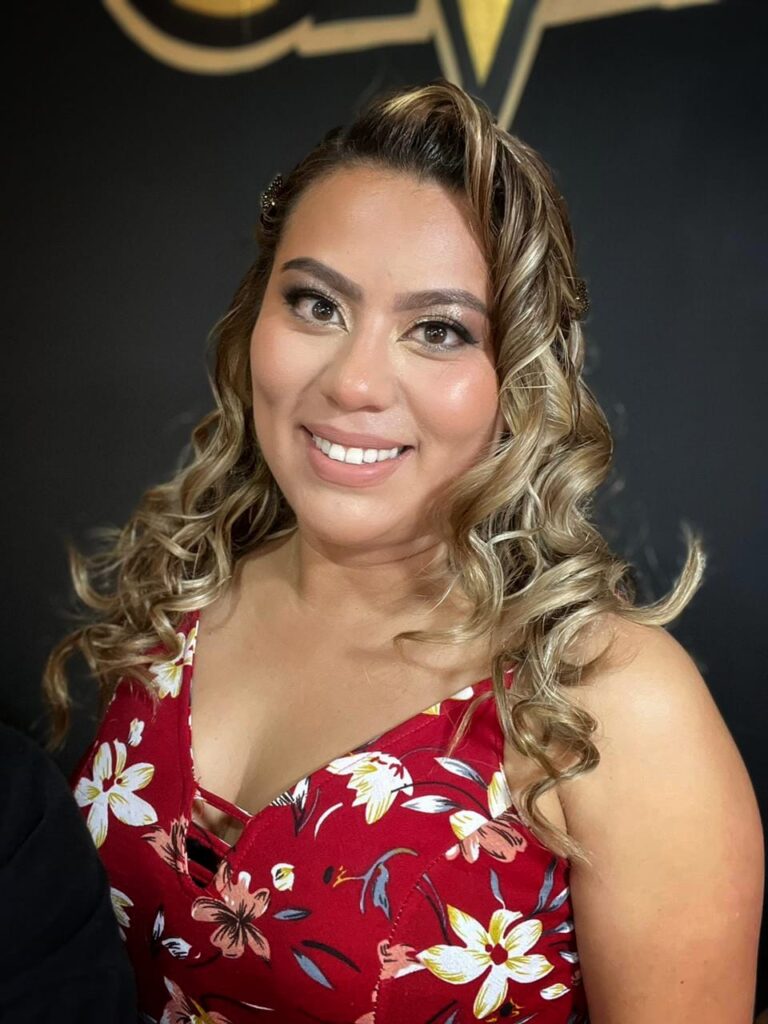 Peinado y maquillaje